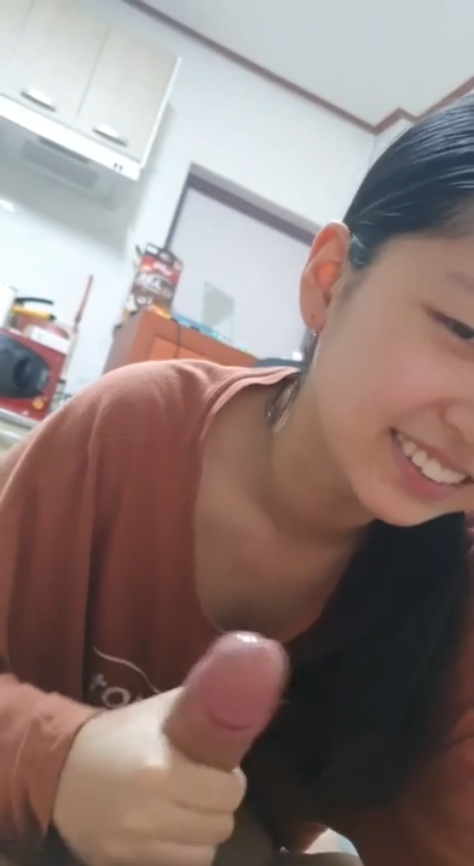 Gadis Muda Segar Mengisap Kontol
